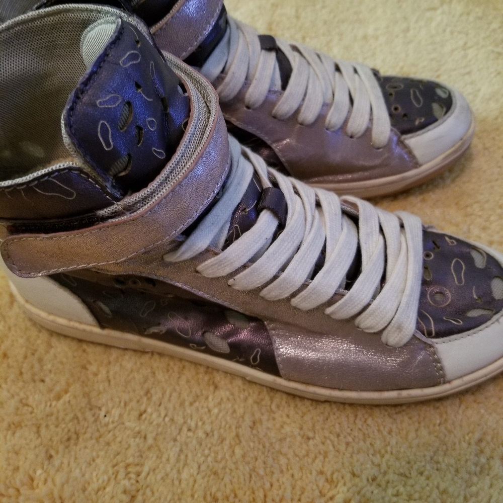 Shoes - Picture 2 of 4